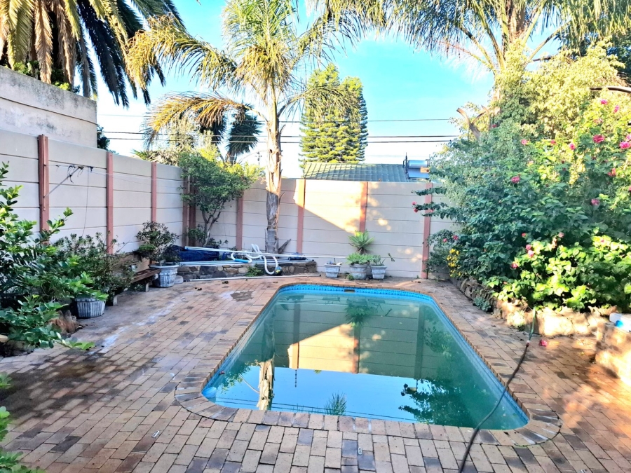 5 Bedroom Property for Sale in Oakdale Western Cape